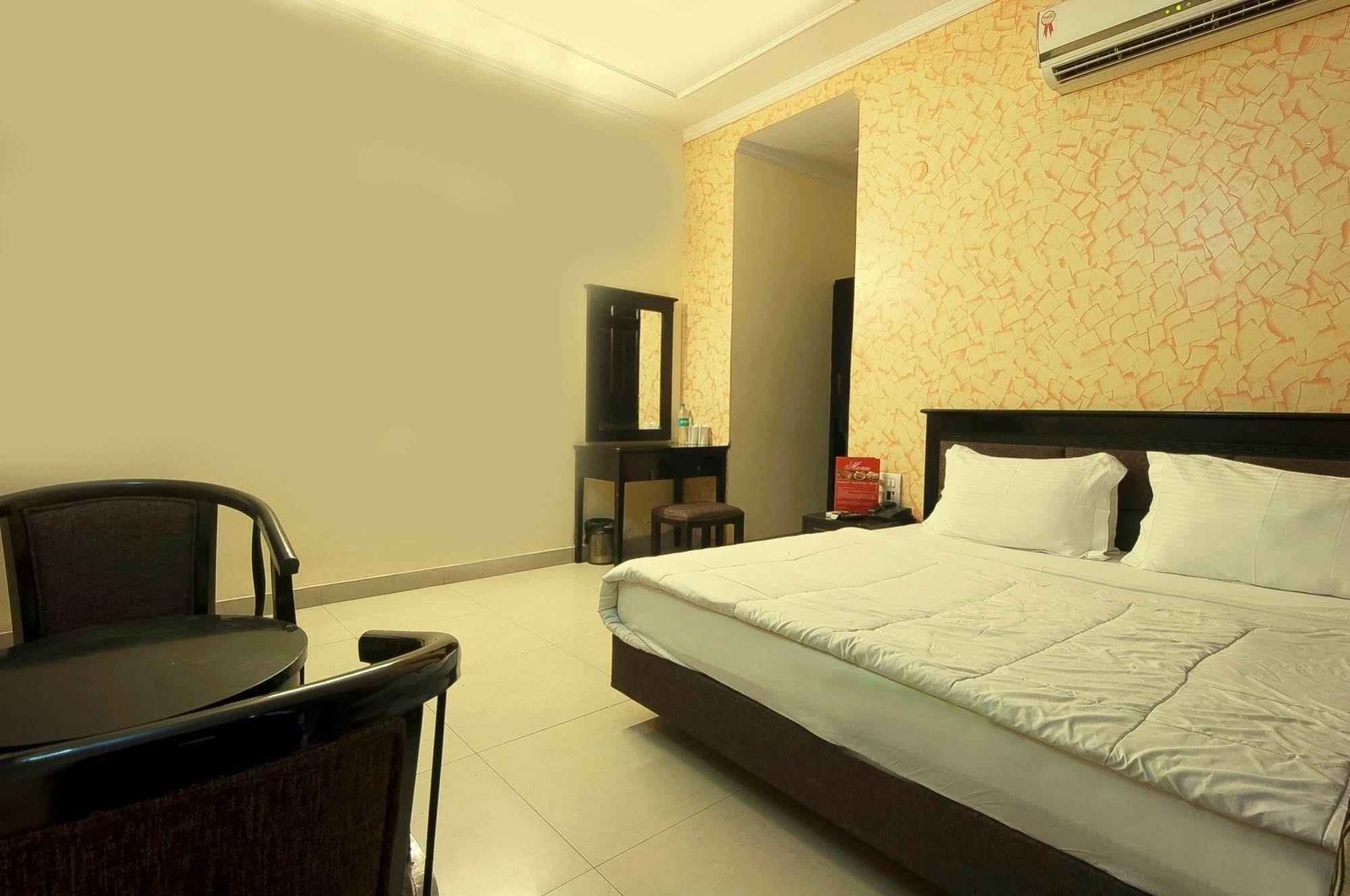 Hotel Sunrise Delhi  Eksteriør billede